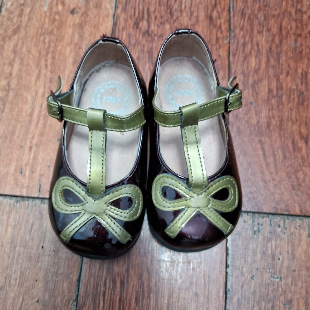 Girls shoes